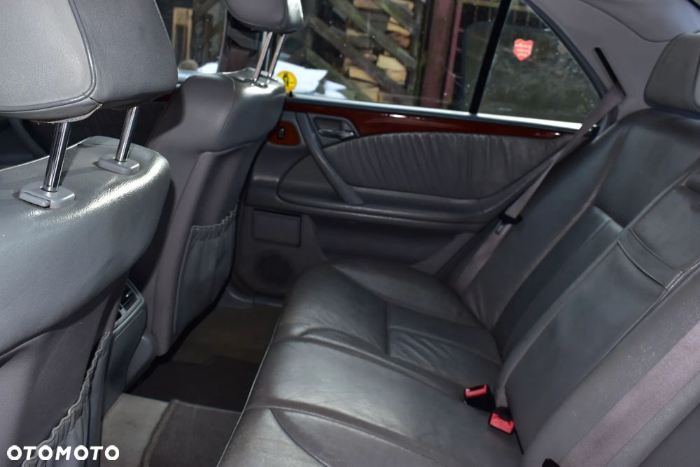 Mercedes-Benz Klasa E - 21