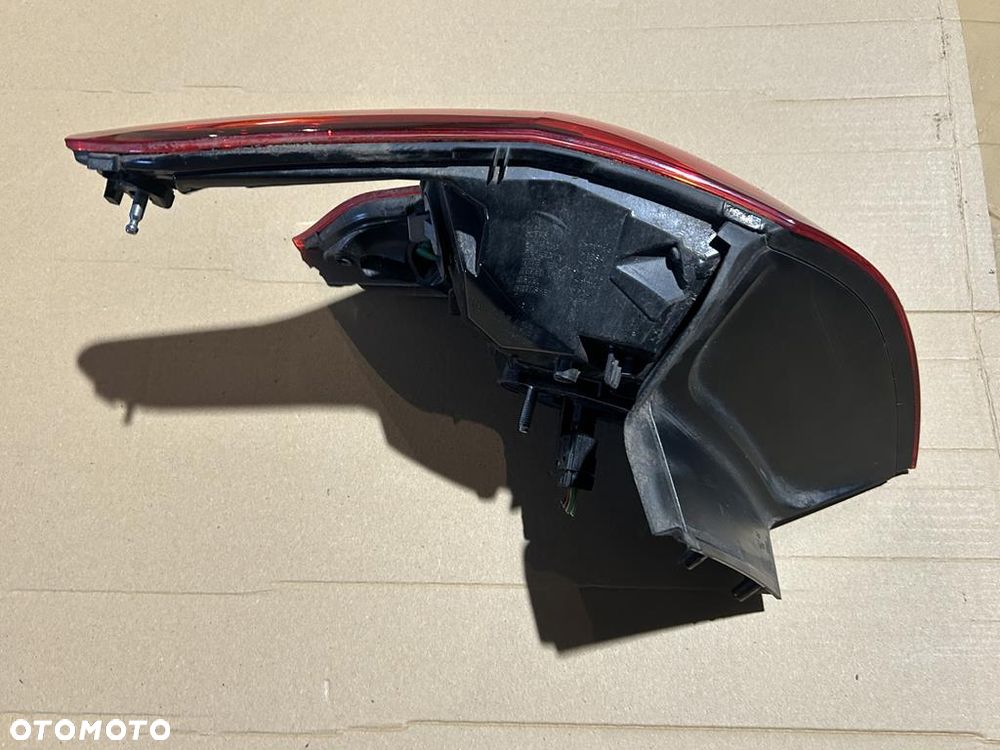 lampa prawa prawy tył tylna Peugeot 308 II T9 HB 9677817580 - 6