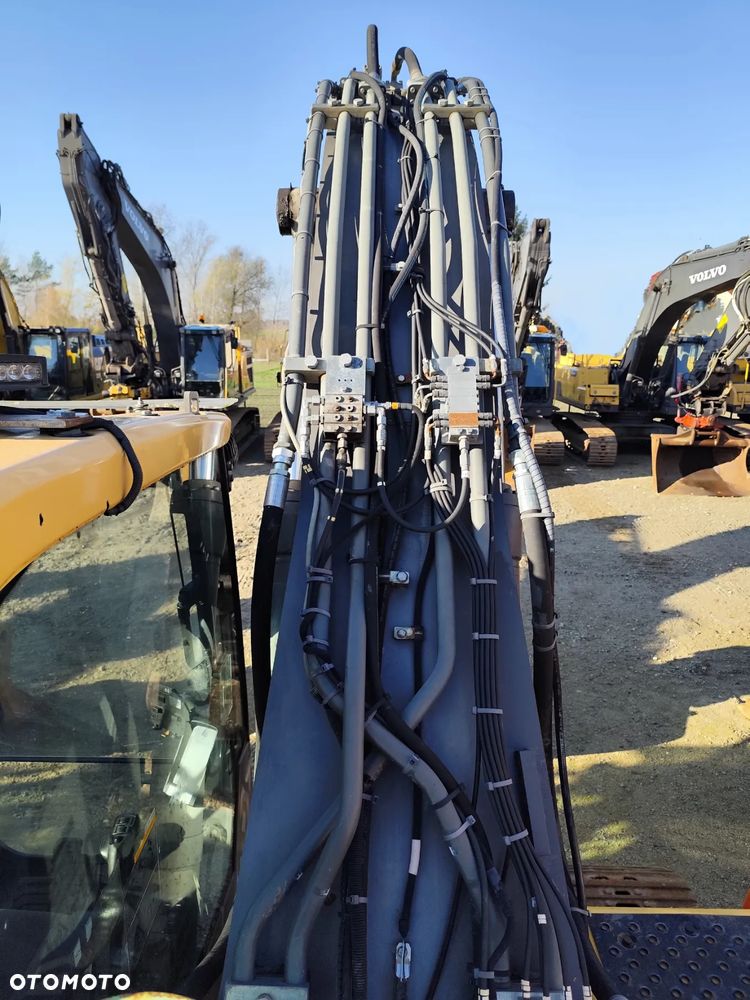 Volvo EC 220 DL - 23