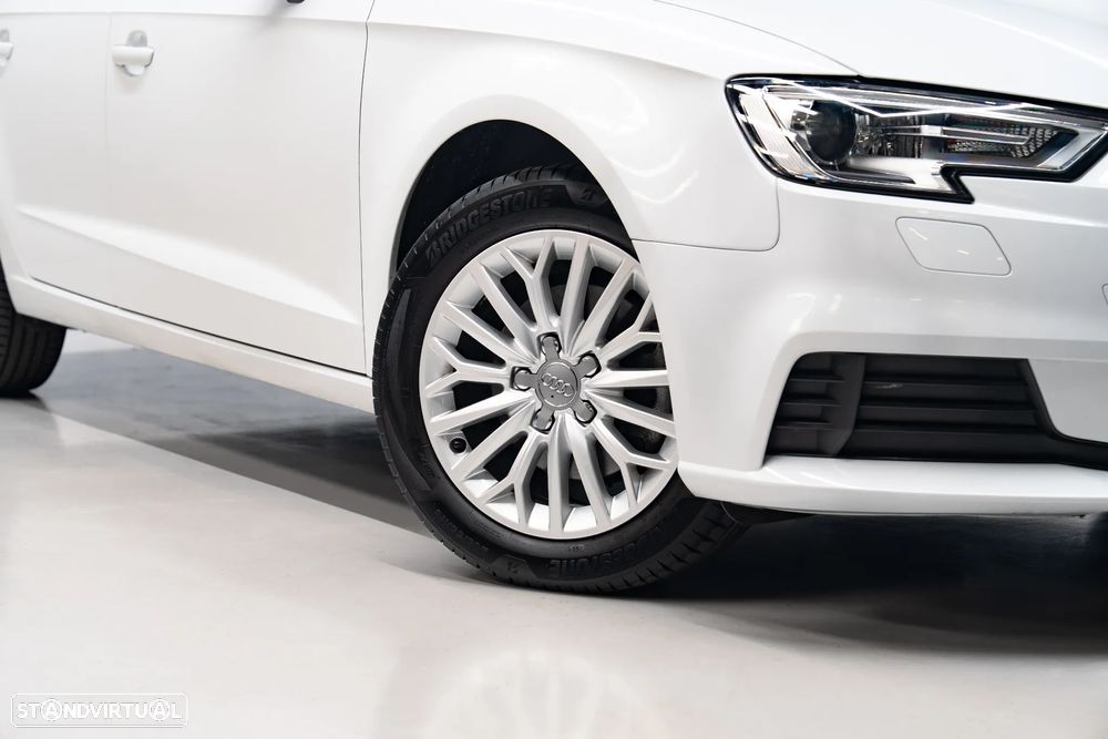 Audi A3 Sportback 1.6 TDI Advance - 4