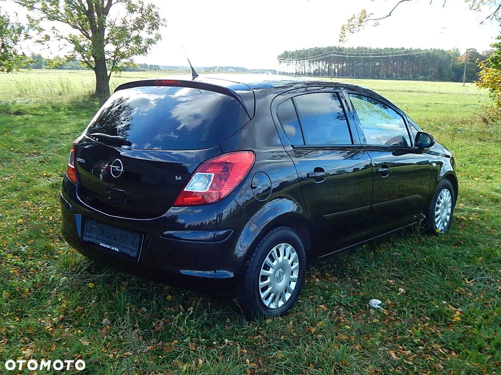 Opel Corsa 1.4 16V Cosmo - 2