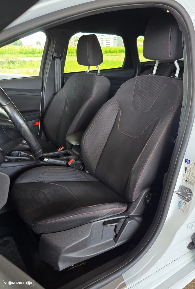 Ford Focus 1.0 EcoBoost S&S ST-LINE - 25