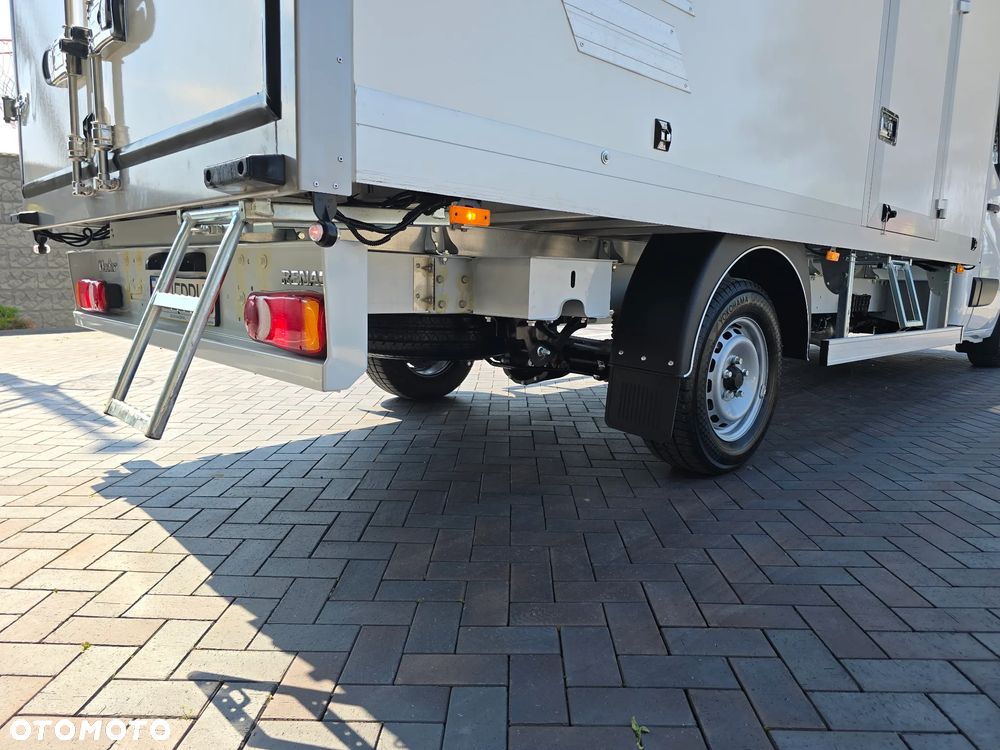 Renault MASTER KONTENER 8 PALET Dłu-4,31cm  Sze-2,11cm  Wys-2,26cm WZMOCNIONE TYLNE ZAWIESZENIE SILNIK 2.3 164KM 144 Tyś Km SERWIS DO OSTATNIEGO Km SALON POLSKA BOGATA OPCJA WYPOSAŻENIA LEDY HALOGENY TEMPOMAT FOTEL KIEROWCY PNEŁMATYCZNY KLIMATYZACJA NOWE OPONY MICHELIN - 26