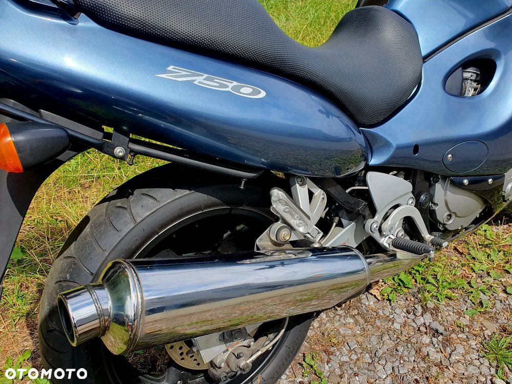 Suzuki GSX - 6