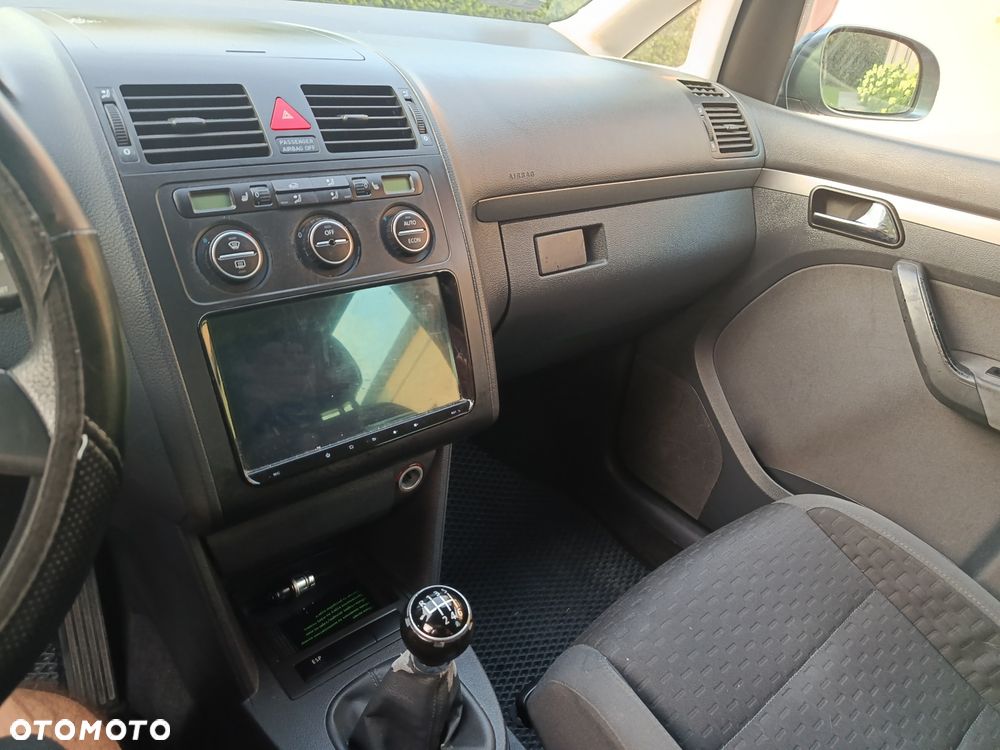 Volkswagen Touran - 8