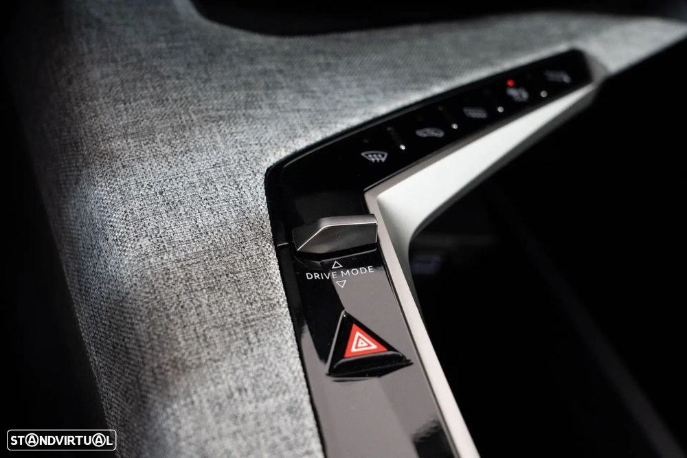 Peugeot 3008 1.2 Hybrid Allure Pack e-DCS6 - 30