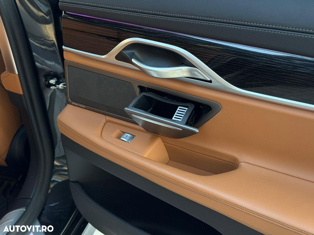 BMW Seria 7 750i xDrive - 26