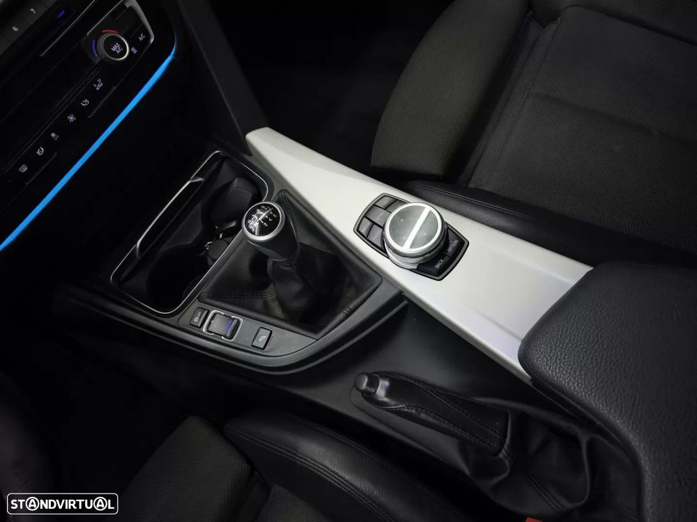 BMW 318 d Line Sport - 40