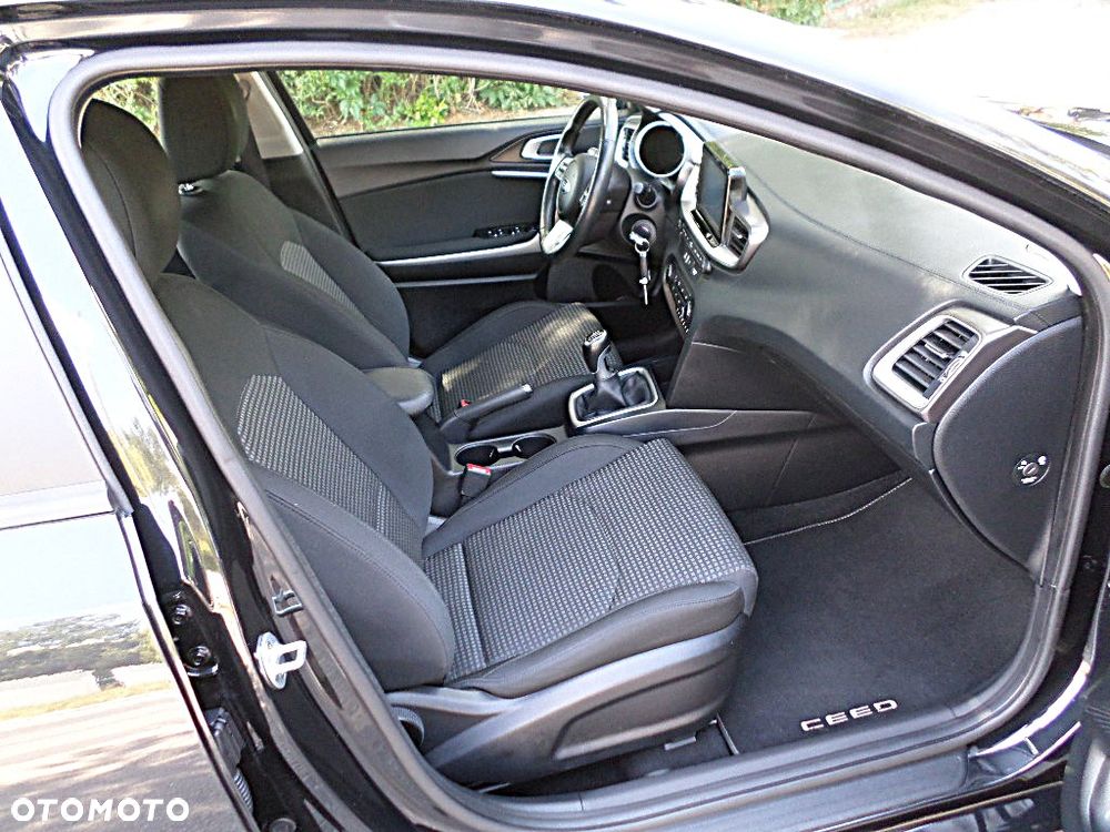 Kia Ceed 1.4 Vision - 23