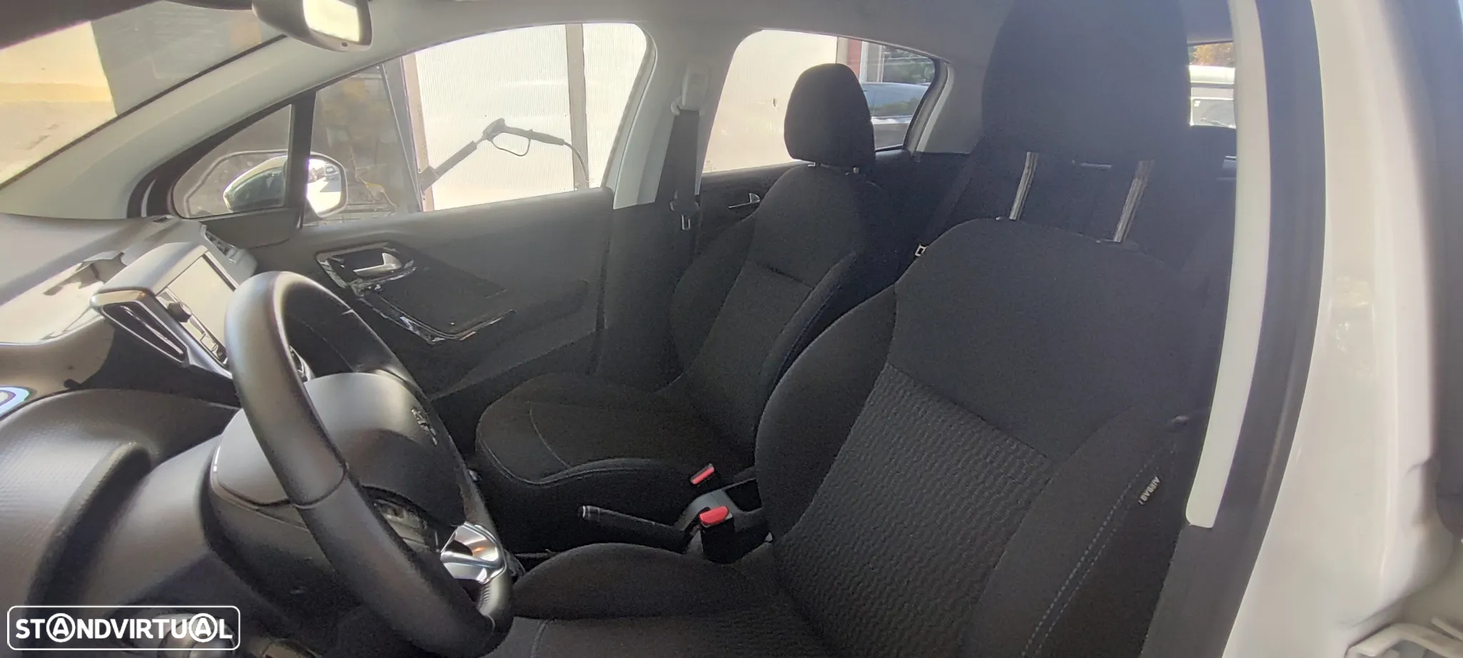 Peugeot 208 1.2 PureTech Signature - 21