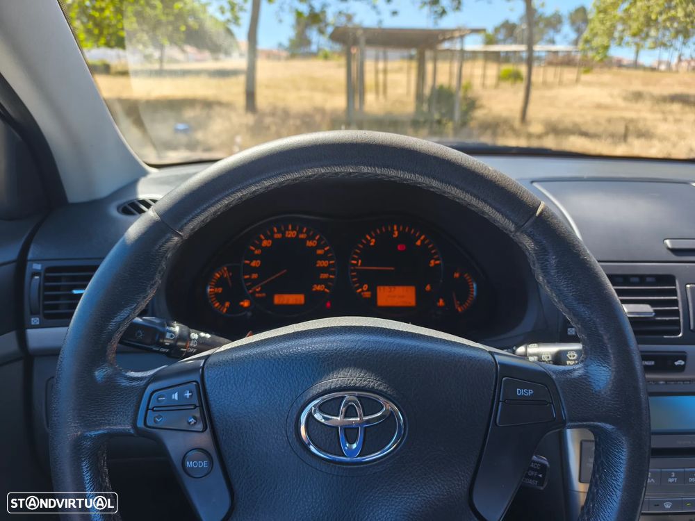 Toyota Avensis SW 2.0 D-4D - 25