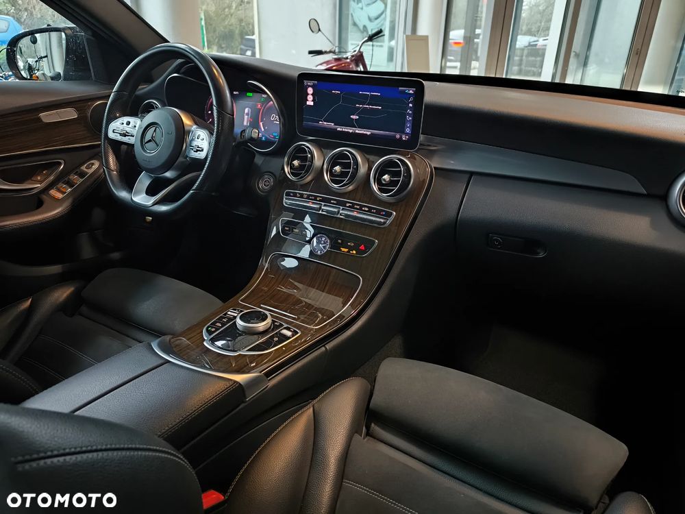 Mercedes-Benz Klasa C 200 4Matic 9G-TRONIC - 13
