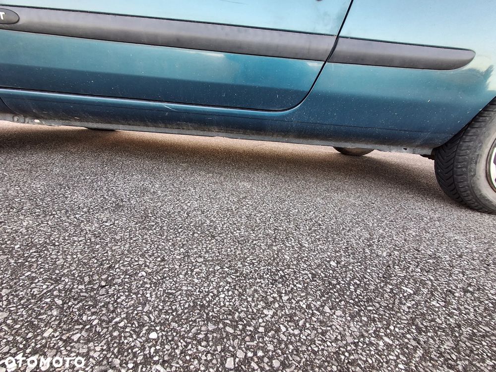 Renault Clio 1.2i RN - 4