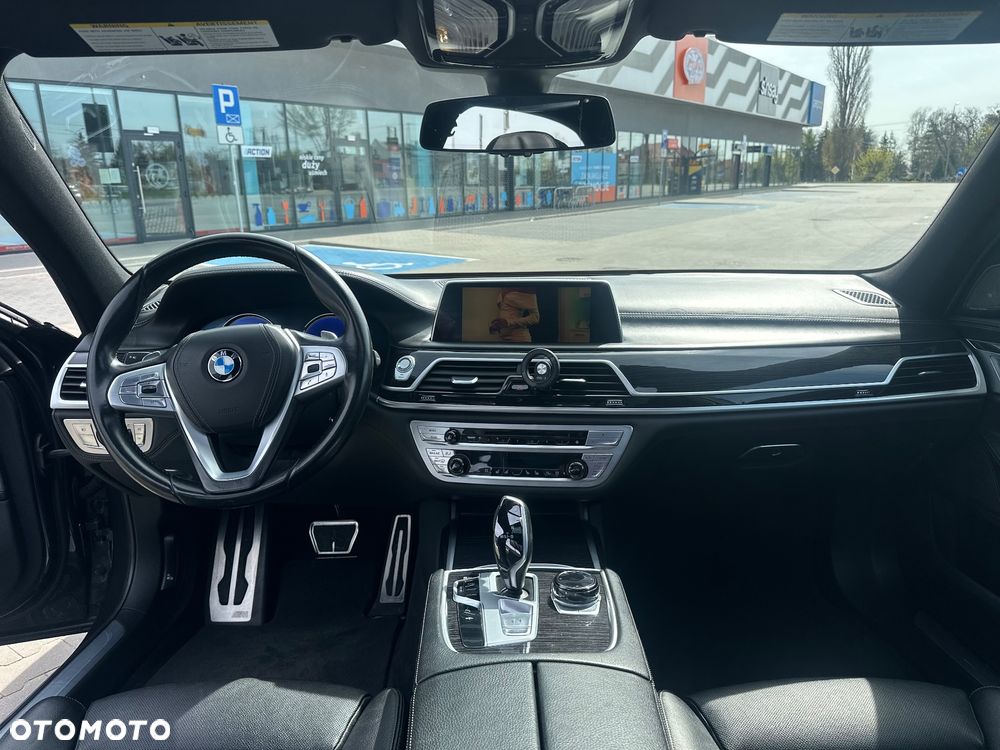 BMW Seria 7 740Li - 26