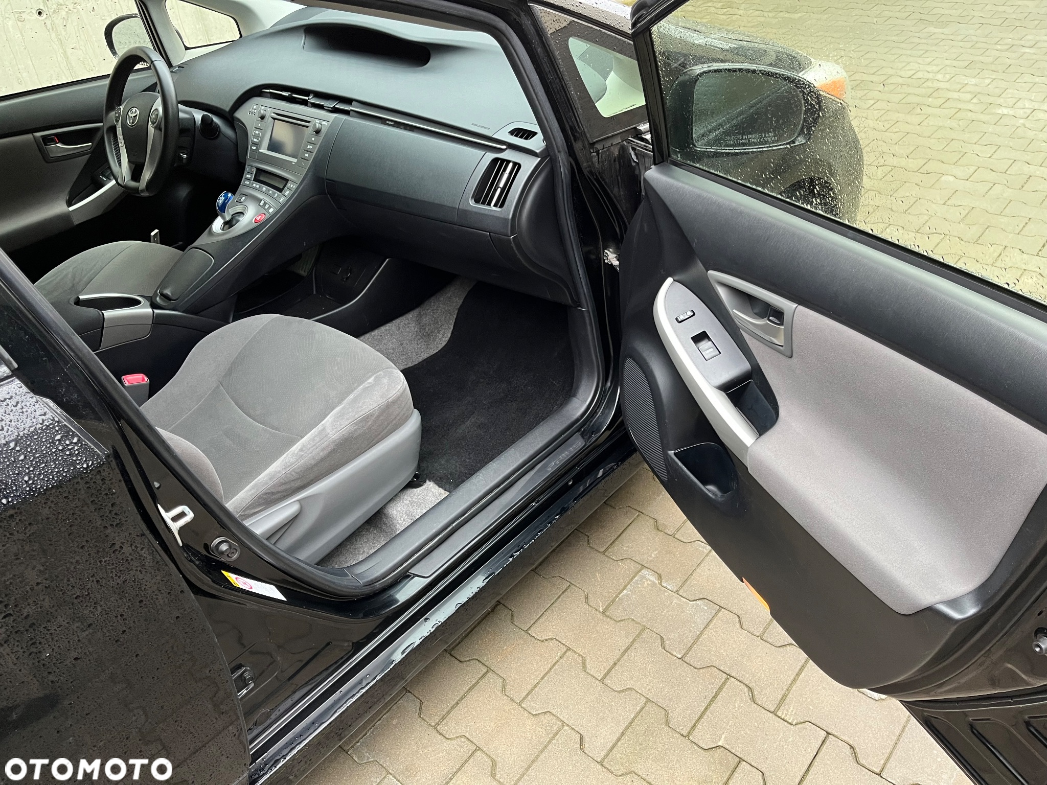 Toyota Prius (Hybrid) Comfort - 16