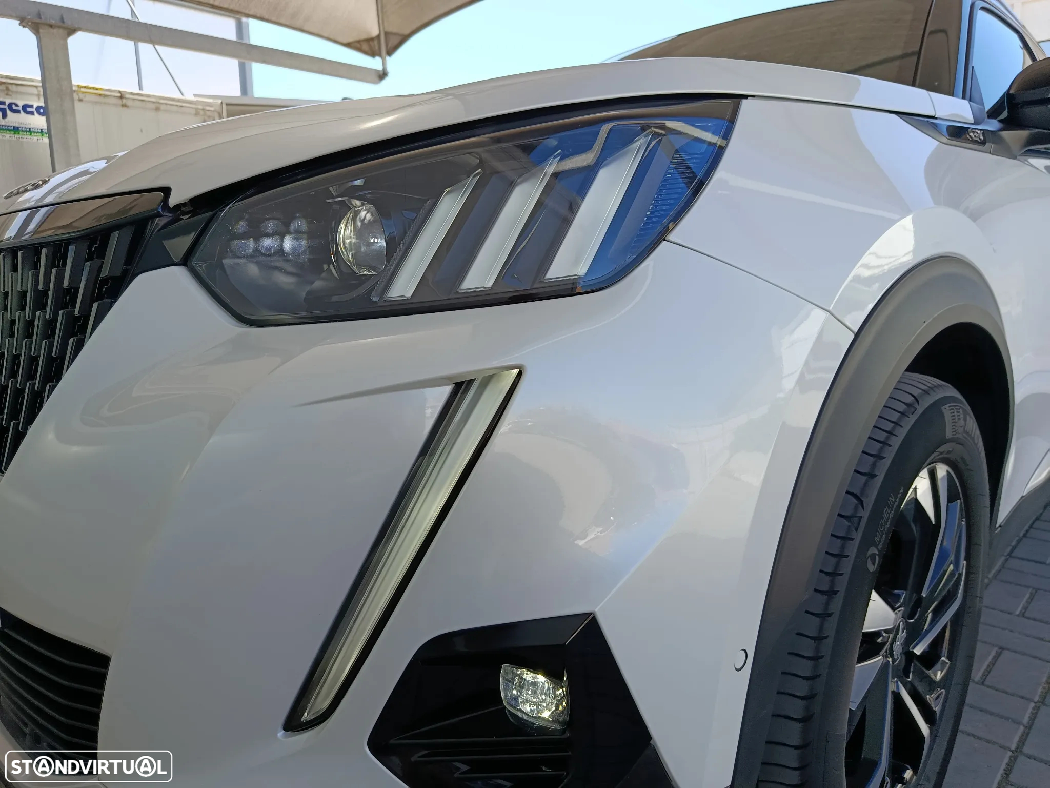 Peugeot 2008 PureTech 130 EAT8 GT - 4