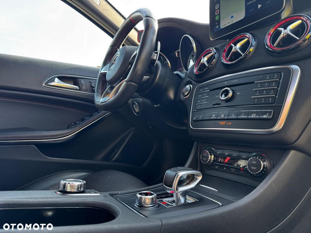 Mercedes-Benz GLA - 10