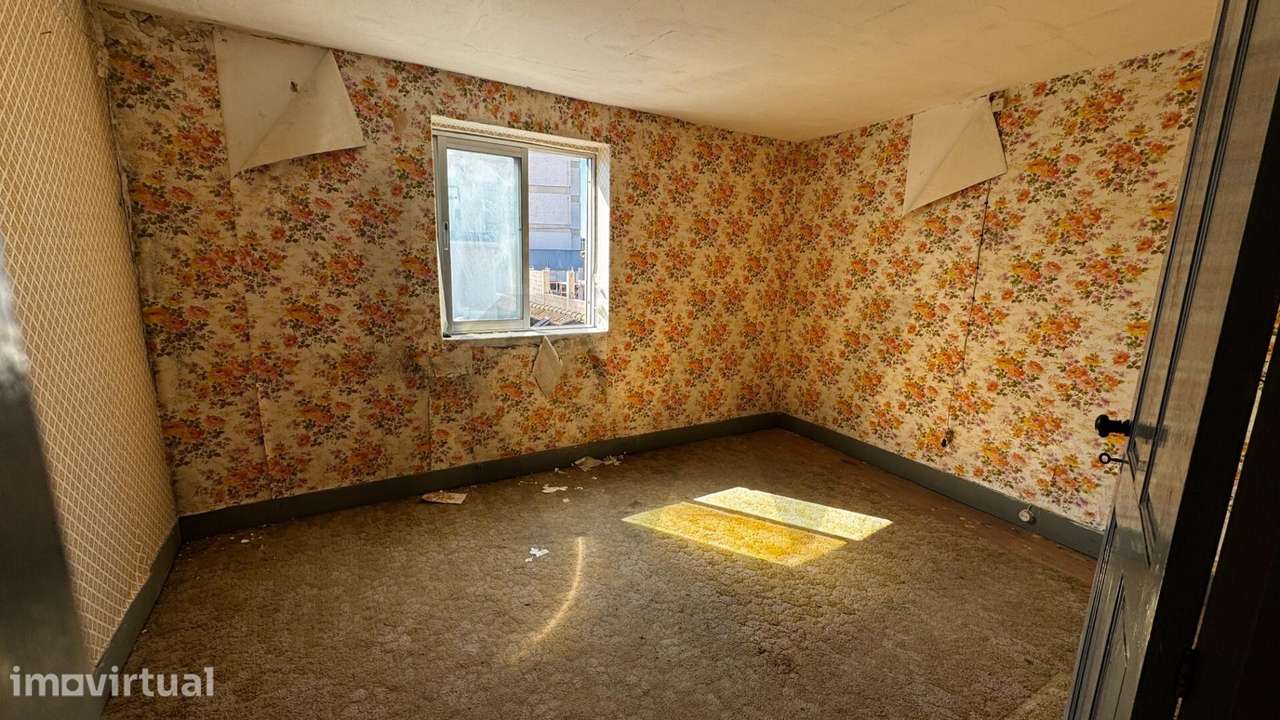 Prédio para renovar no coração de Aveiro – junto à zona histórica da B - Grande imagem: 3/33