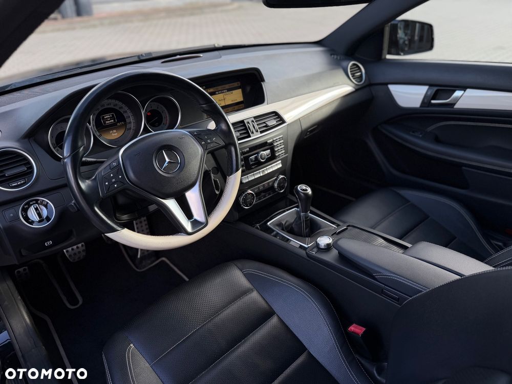 Mercedes-Benz Klasa C 180 CGI BlueEff - 23