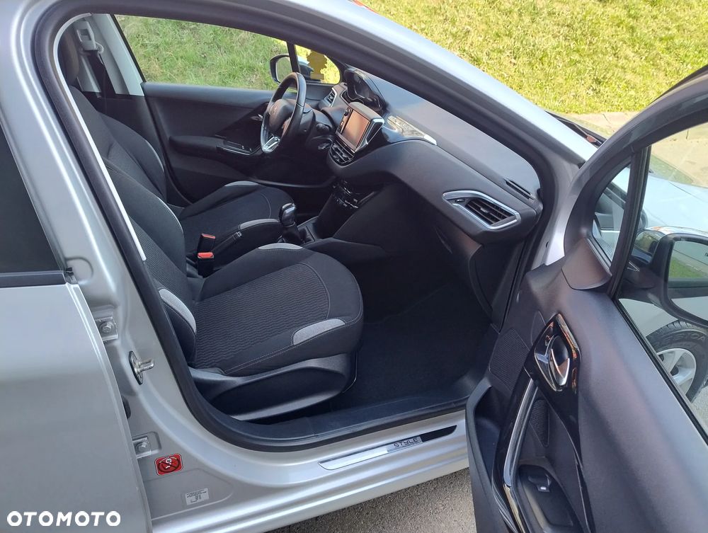 Peugeot 208 1.2 PureTech Allure - 16