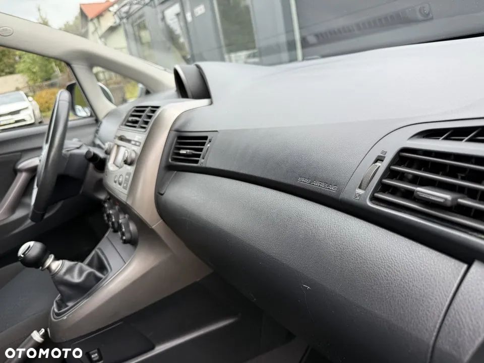 Toyota Verso 1.8 Premium 7os - 31