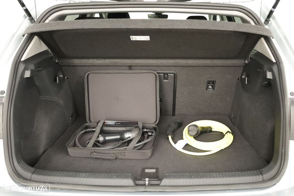 VW Golf 1.5 TSI e-Hybrid Life DSG - 24