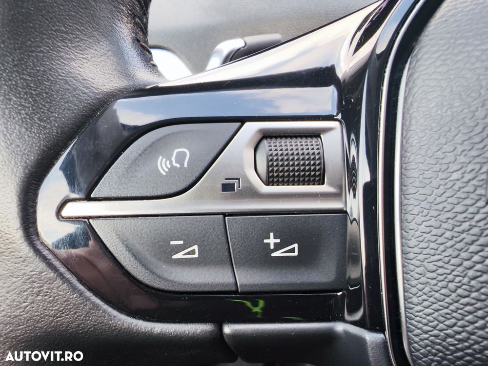 Peugeot 3008 1.2 PureTech 130 EAT8 Active Pack - 21