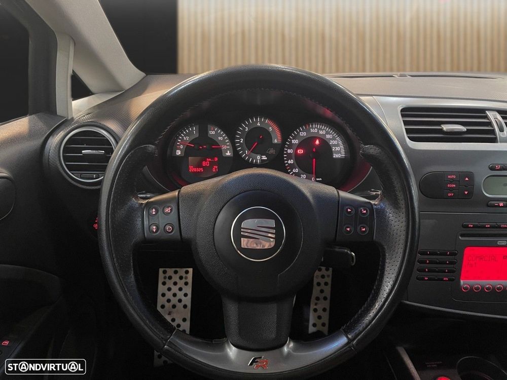 SEAT Leon 2.0 TDI FR — photo 3