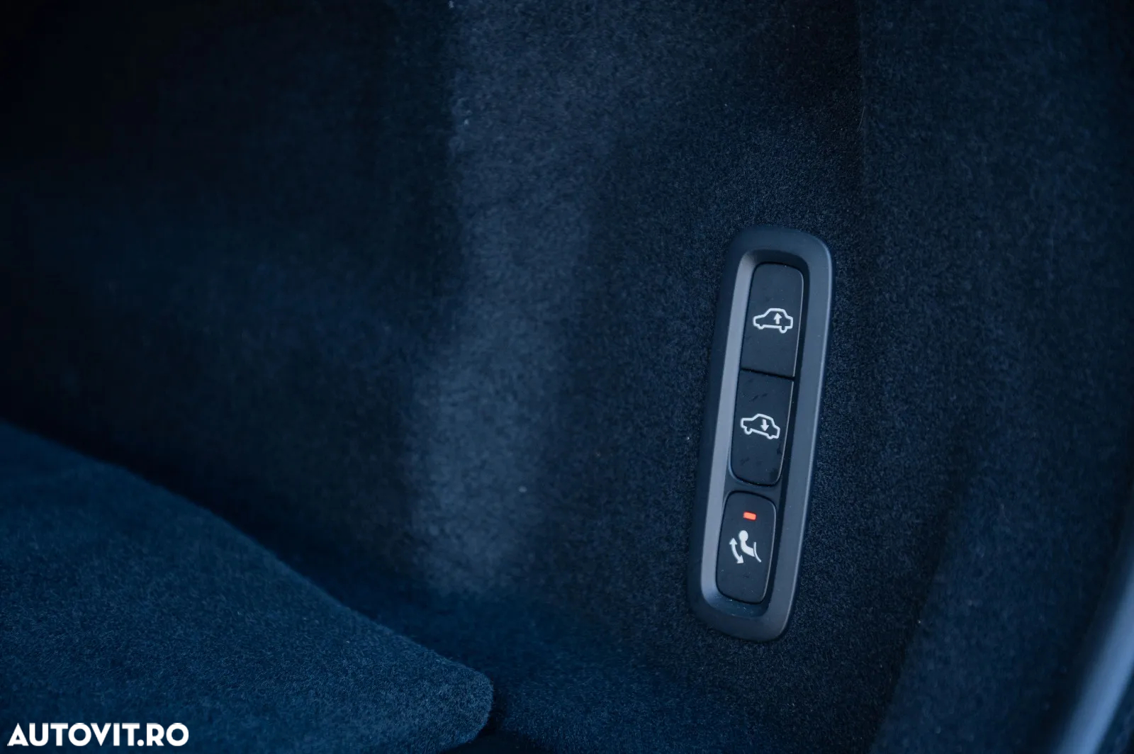 Volvo XC 60 T8 AWD Recharge Plus Dark - 26