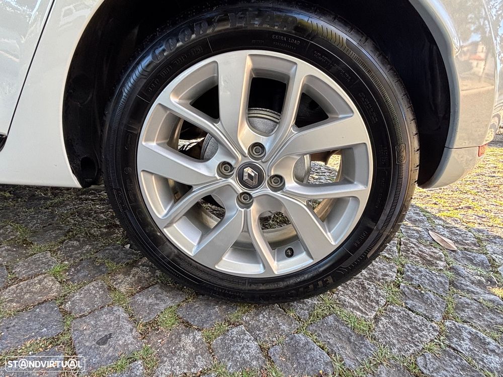 Renault Clio - 11