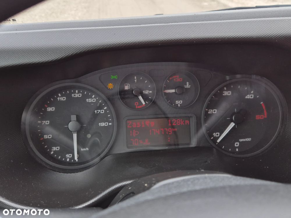 Iveco Daily 35C14, kontener 8PAL, winda 750KG, bliźniaki, klimatyzacja, drzwi boczne - 13