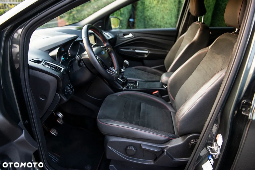 Ford Kuga 1.5 EcoBoost 2x4 ST-Line - 19