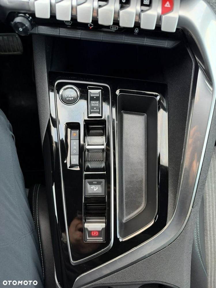 Peugeot 3008 1.6 PureTech Hybrid4 PHEV Allure S&S EAT8 - 40