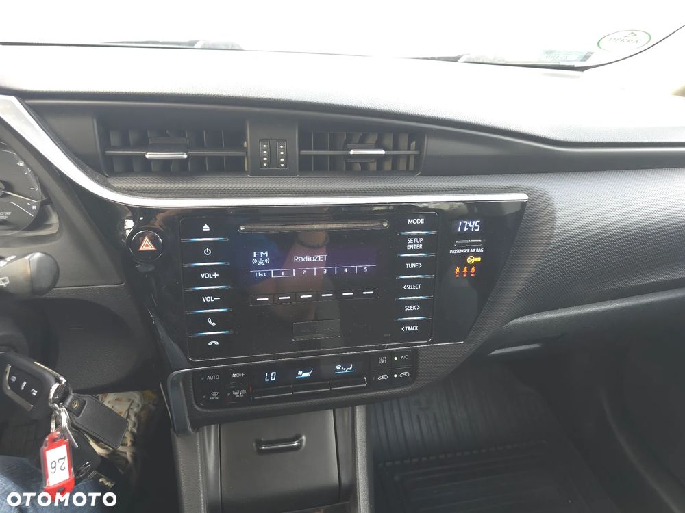 Toyota Auris 1.6 Premium - 24