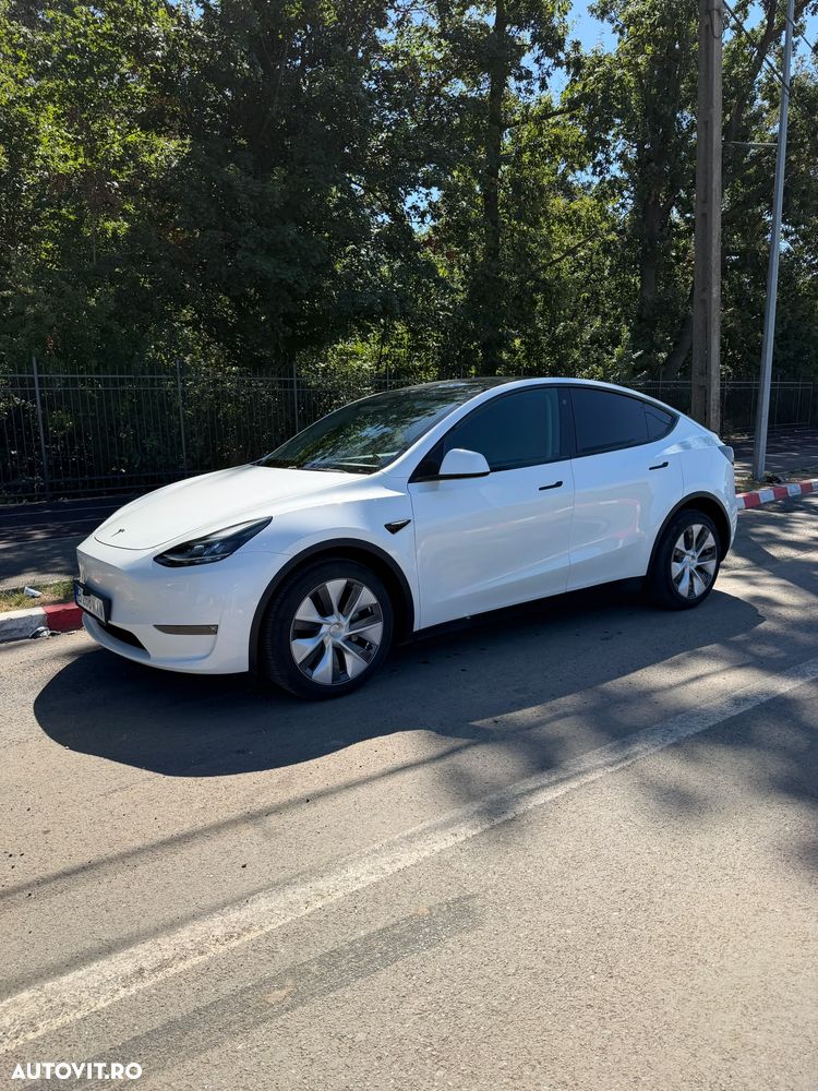 Tesla Model Y AWD Performance - 14
