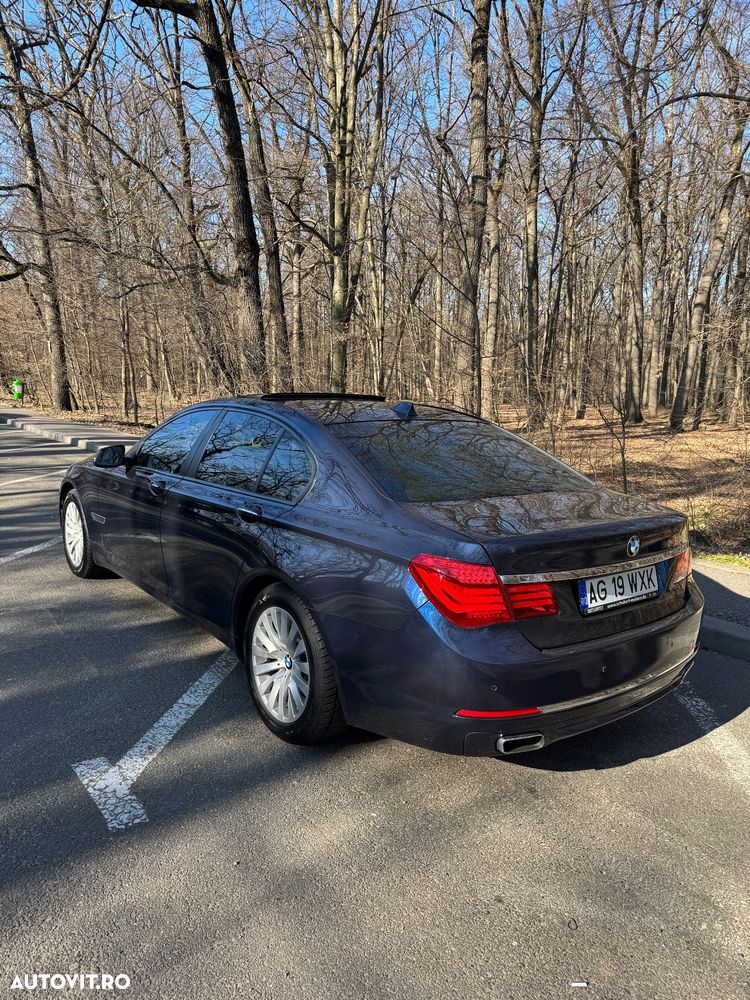BMW Seria 7 740d xDrive - 33