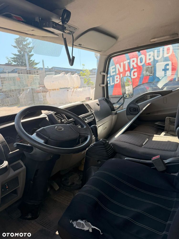 Nissan CABSTAR - 4