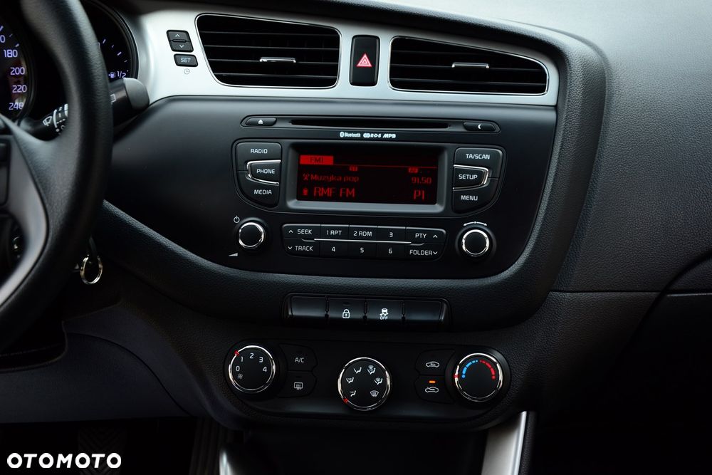 Kia Ceed - 27
