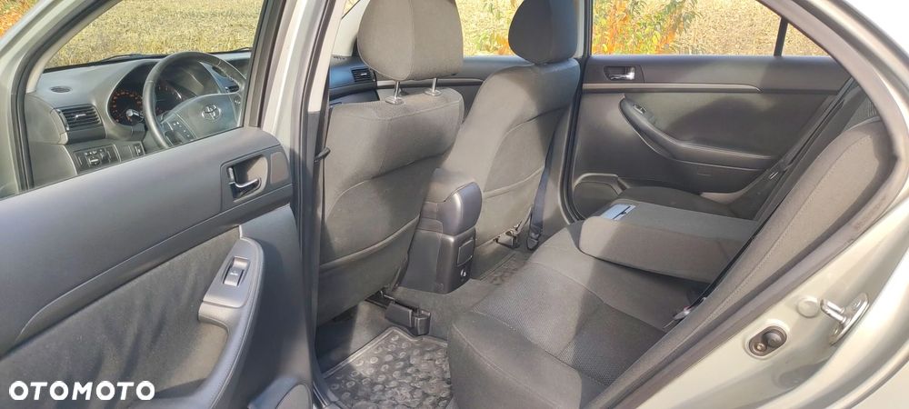 Toyota Avensis 1.8 VVT-i Sol - 5