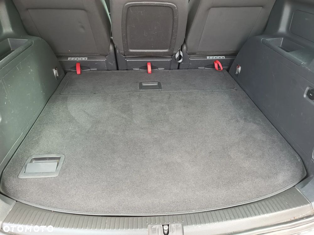Volkswagen Touran - 24
