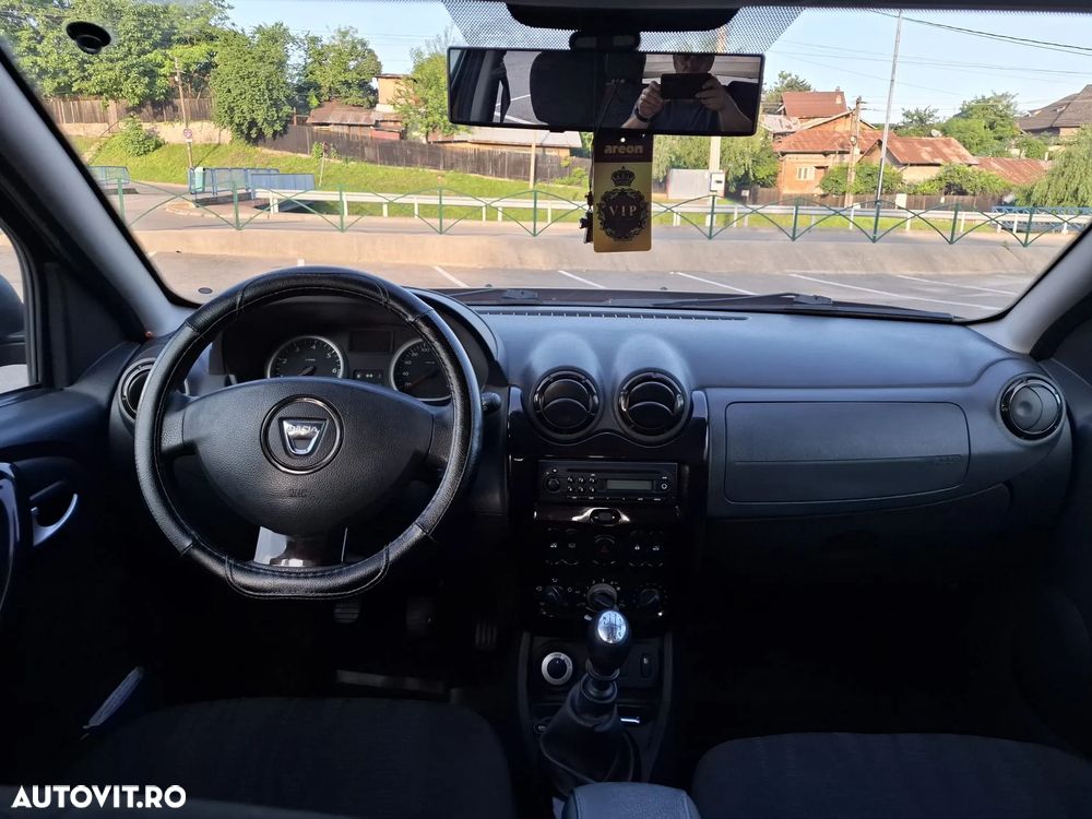 Dacia Duster 1.6 4x4 Laureate - 9