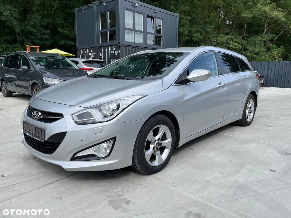 Hyundai i40 Kombi blue 1.6 Trend - 6