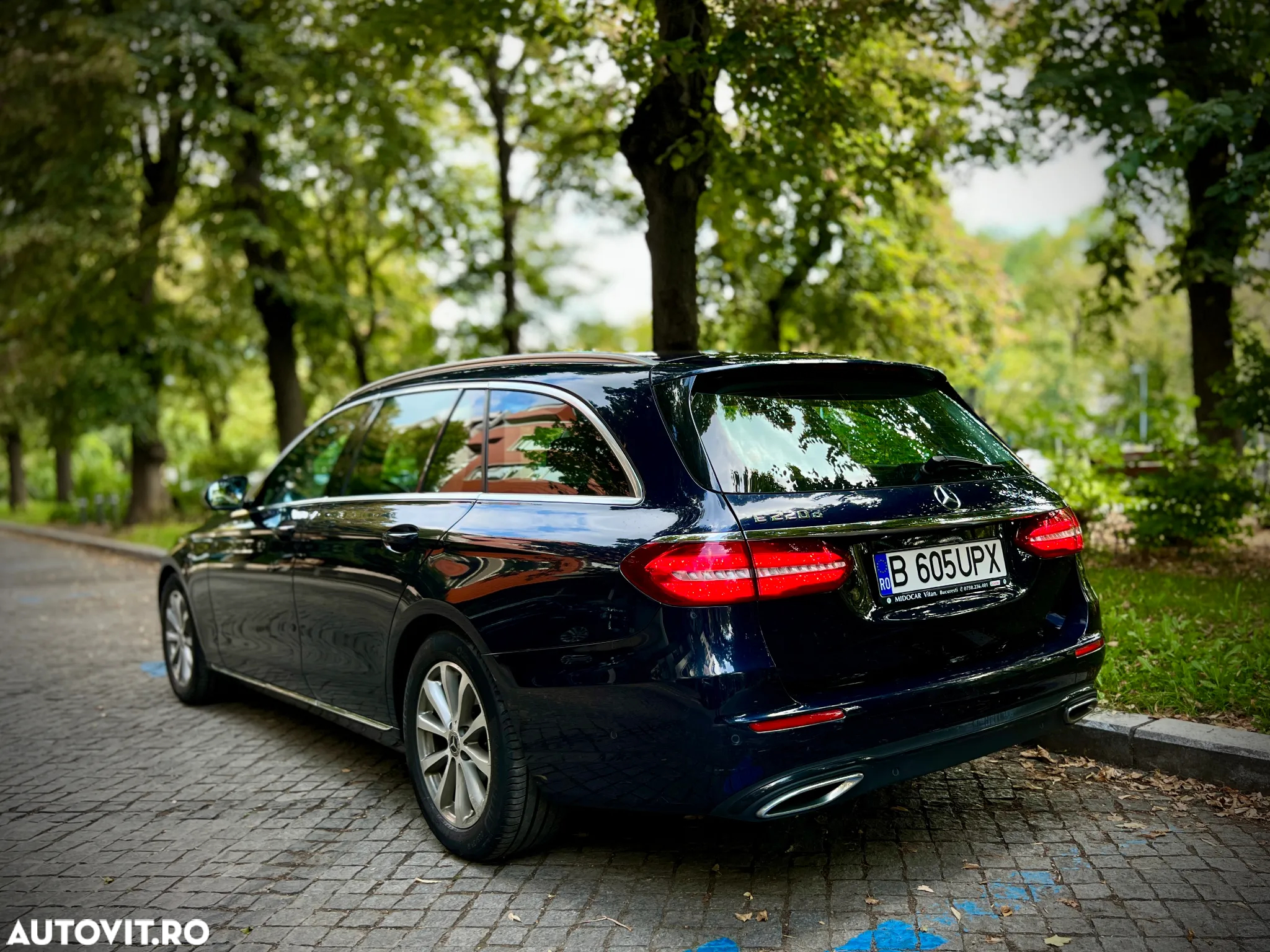 Mercedes-Benz E 220 d T 9G-TRONIC Avantgarde - 8