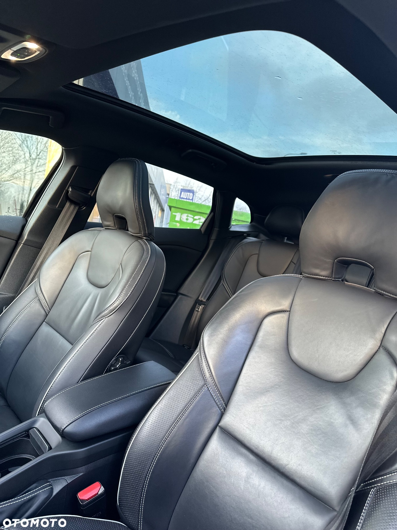 Volvo V40 T3 Drive-E R-Design Momentum - 12
