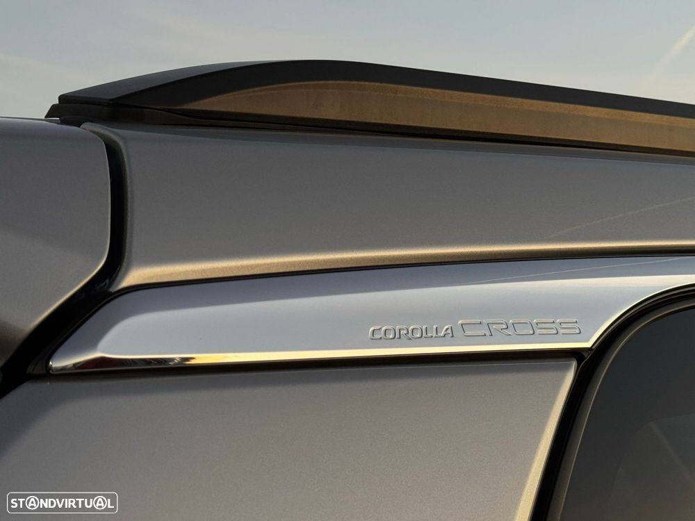 Toyota Corolla Cross 2.0 Hybrid Luxury - 40