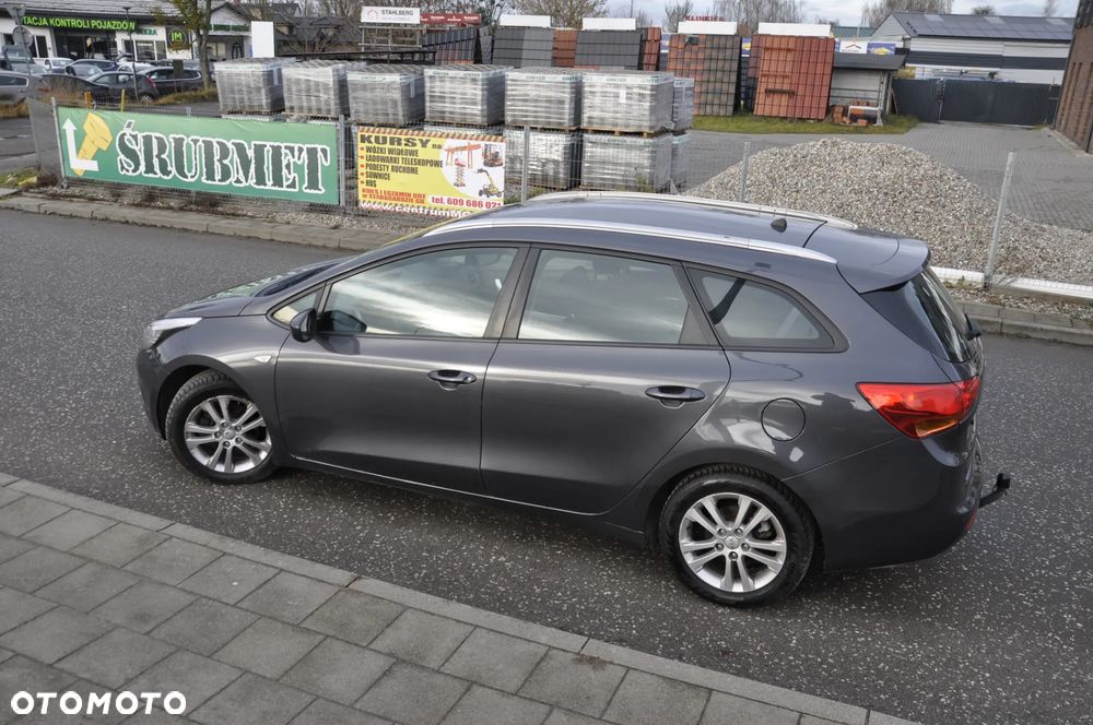Kia Ceed 1.6 CRDi 128 Fifa World Cup Edition - 8