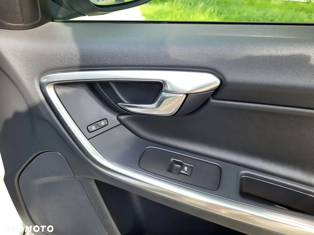 Volvo V60 T5 Geartronic Momentum - 35