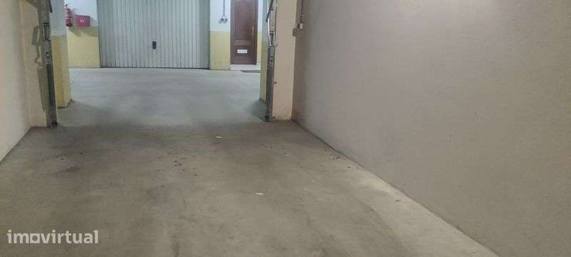 Arrenda-se garagem - Grande imagem: 2/4