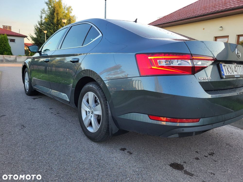 Skoda Superb 2.0 TDI Ambition DSG - 8