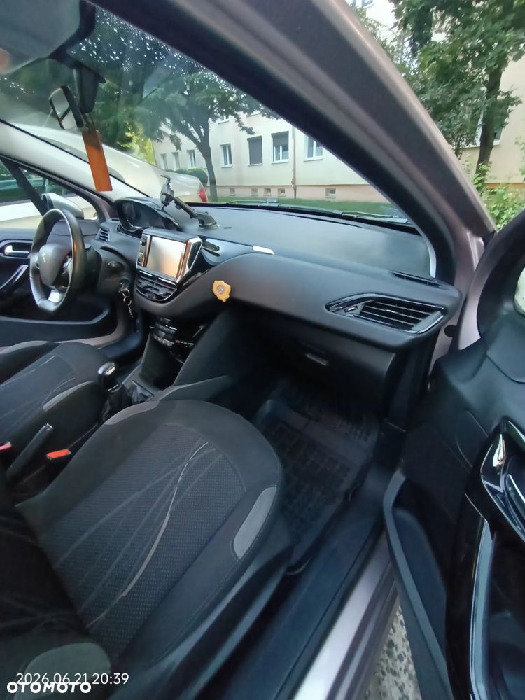Peugeot 208 - 15
